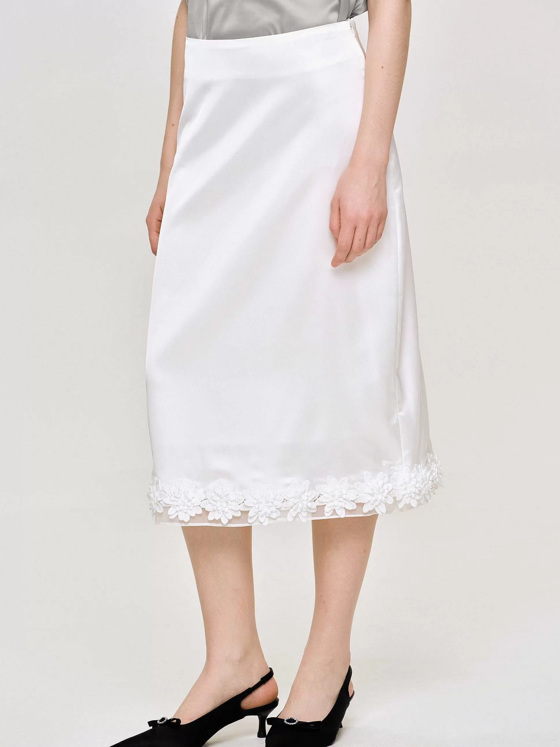 Women Source Unknown Clothing-Applique Satin Skirt, White